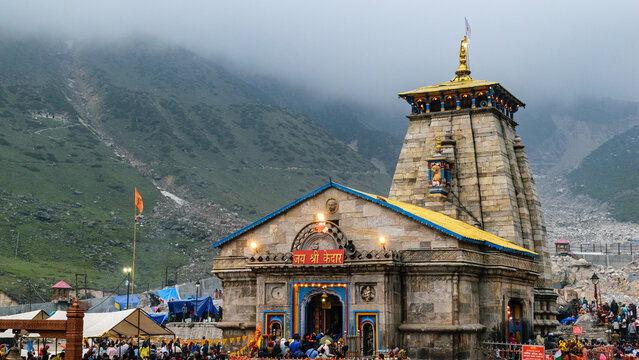 Kedarnath Temple during Char Dham Yatra 2026 showing record pilgrim footfall in Uttarakhand